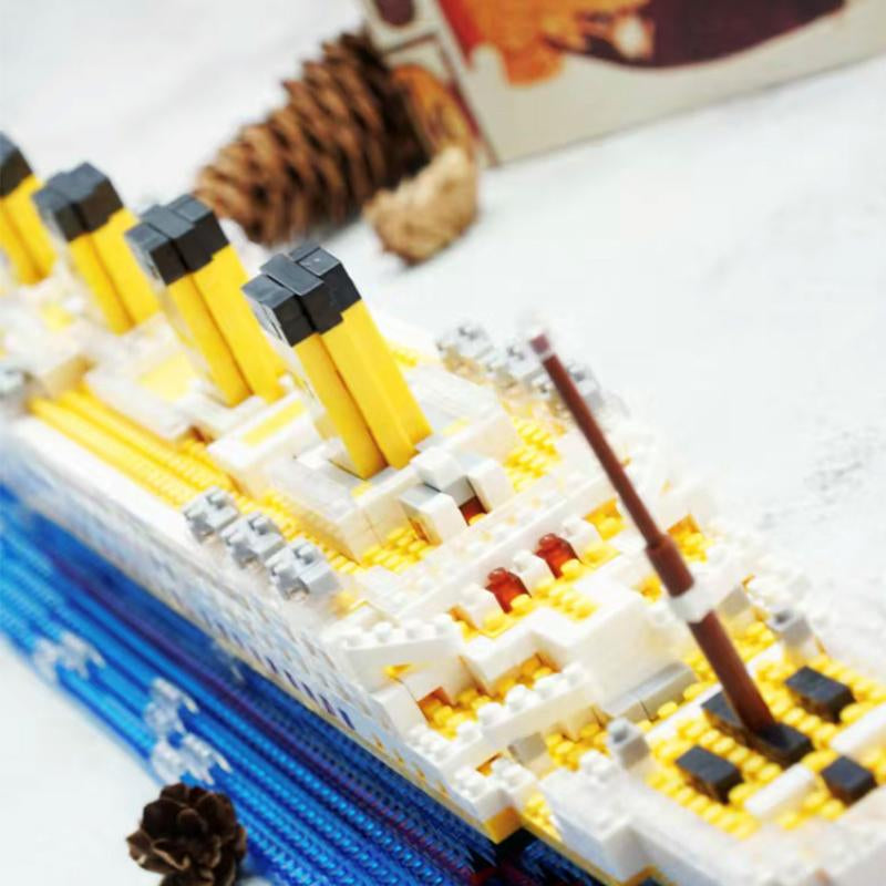 Titanic Ship Micro Mini Building Blocks Set, 1860Pcs 3D Titanic Model Building Set Micro Mini Blocks, DIY Bricks Toys Gift for Adults and Kids Age 12+